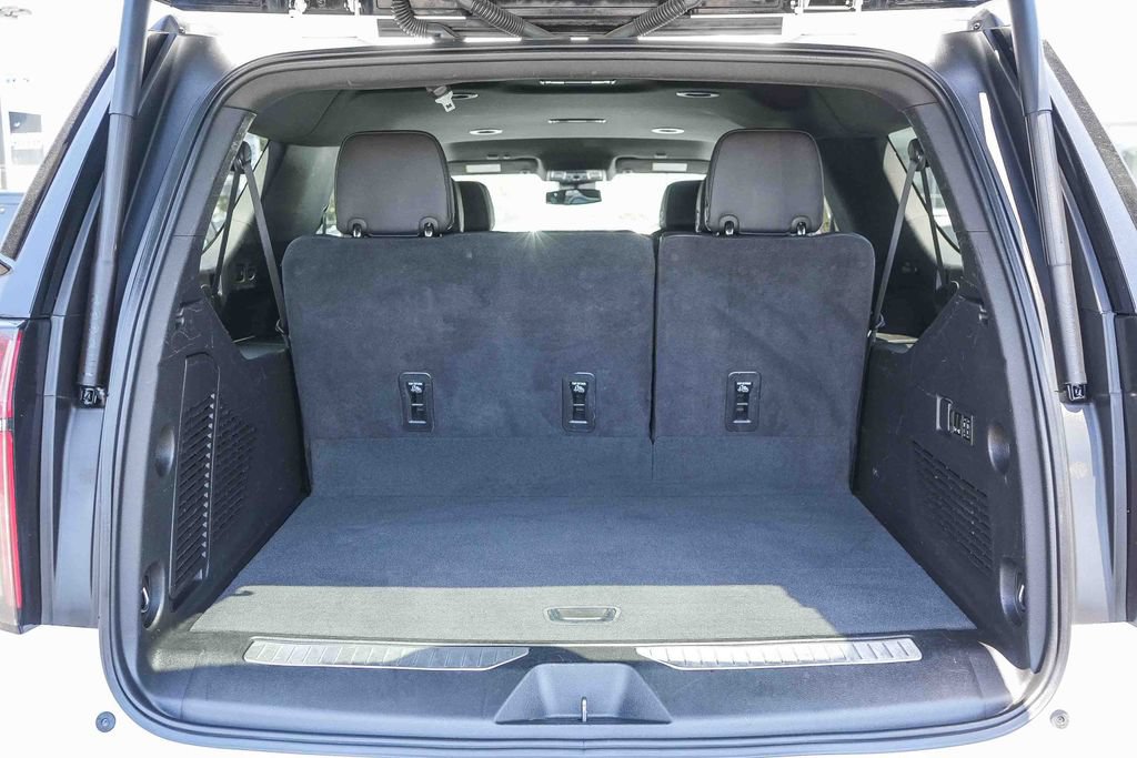 Used 2024 Chevrolet Suburban Premier RWD image 32
