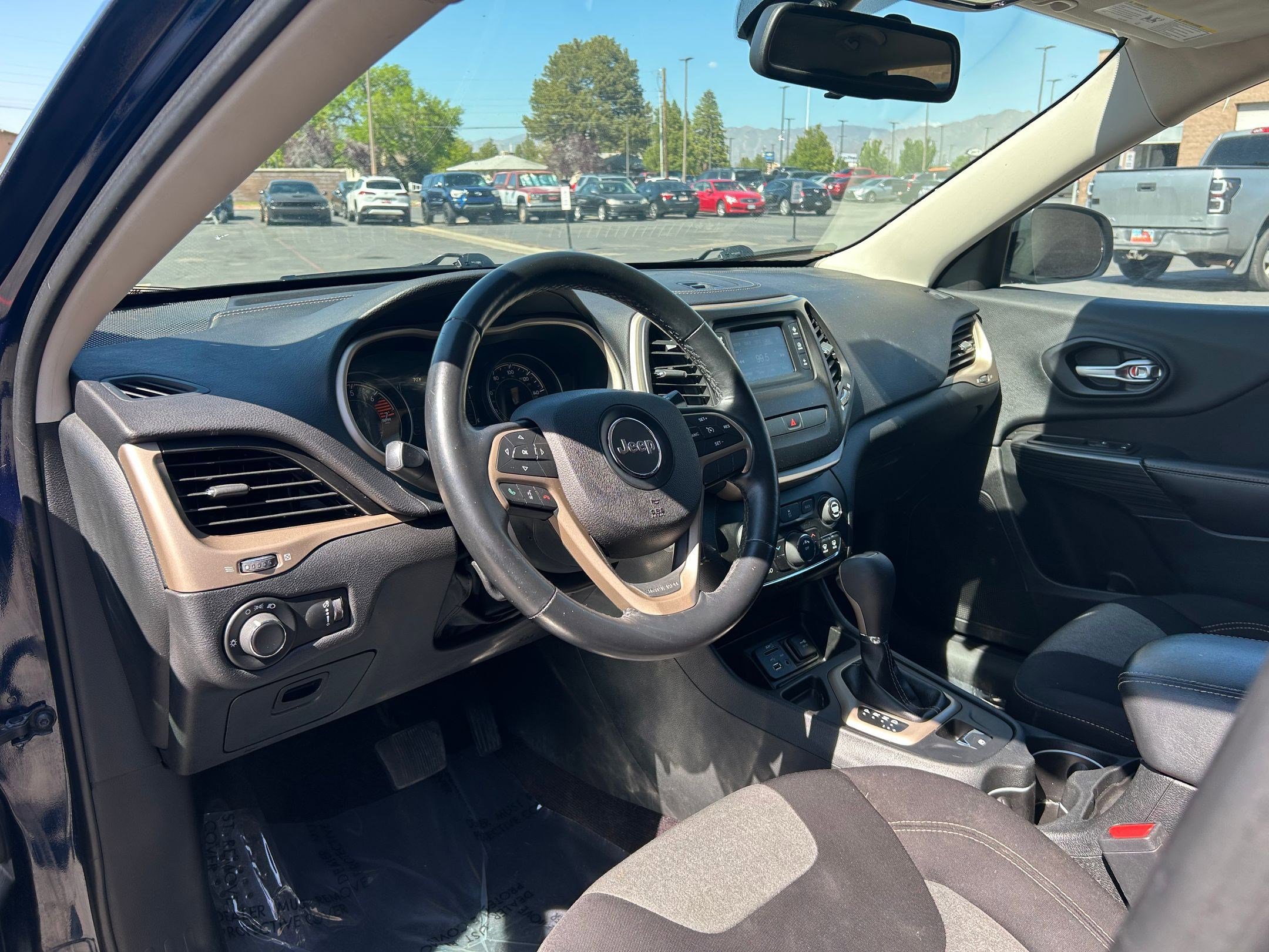Used 2016 Jeep Cherokee Sport w/ Cold Weather Group FWD image 11