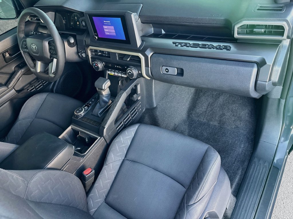 Used 2025 Toyota Tacoma SR5 AWD/4WD image 17