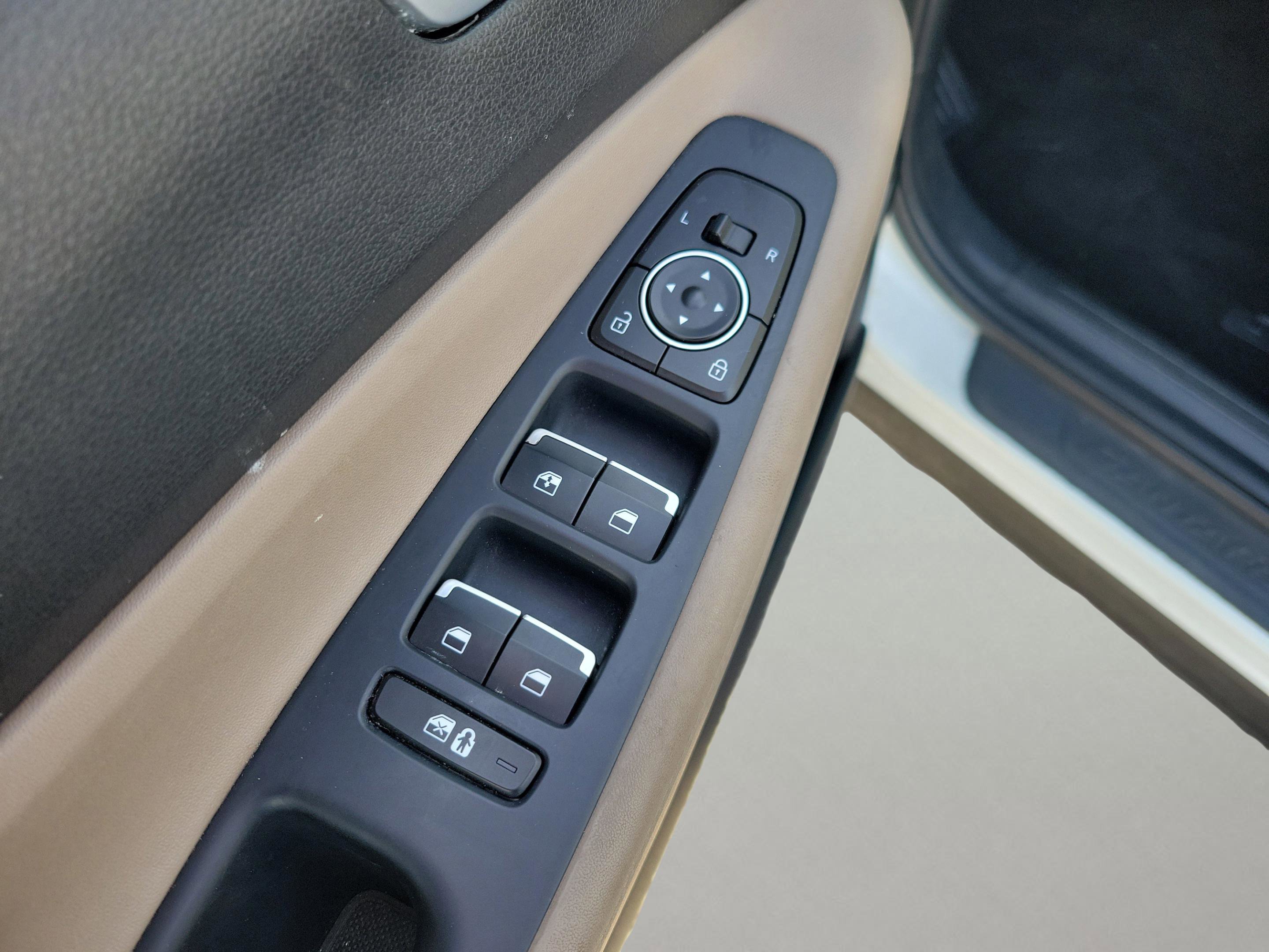 Certified 2023 Hyundai Santa Fe SE image 13