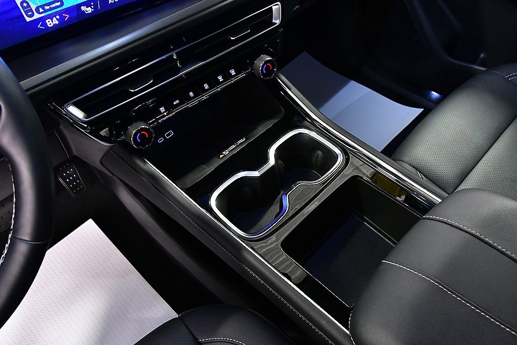 Used 2025 Chevrolet Traverse LT image 21