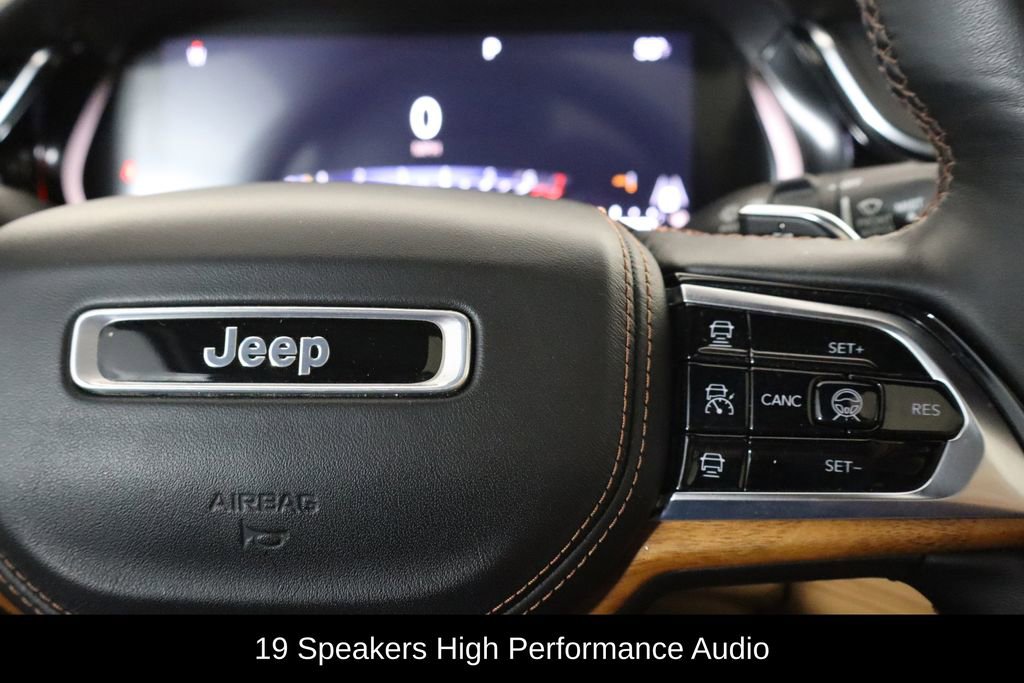 Used 2022 Jeep Grand Cherokee Summit AWD/4WD image 10