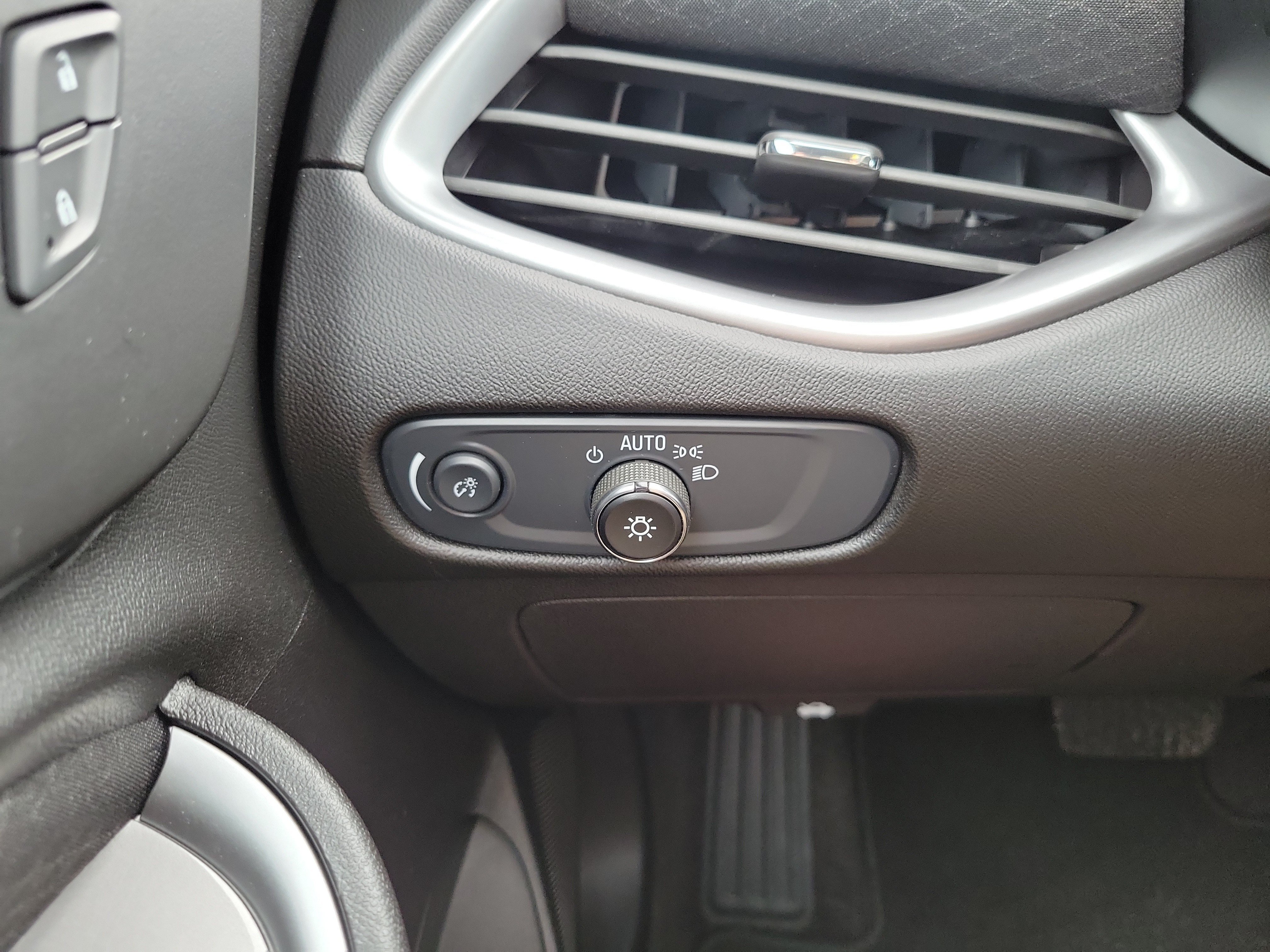 Used 2024 Chevrolet Malibu LS FWD image 21