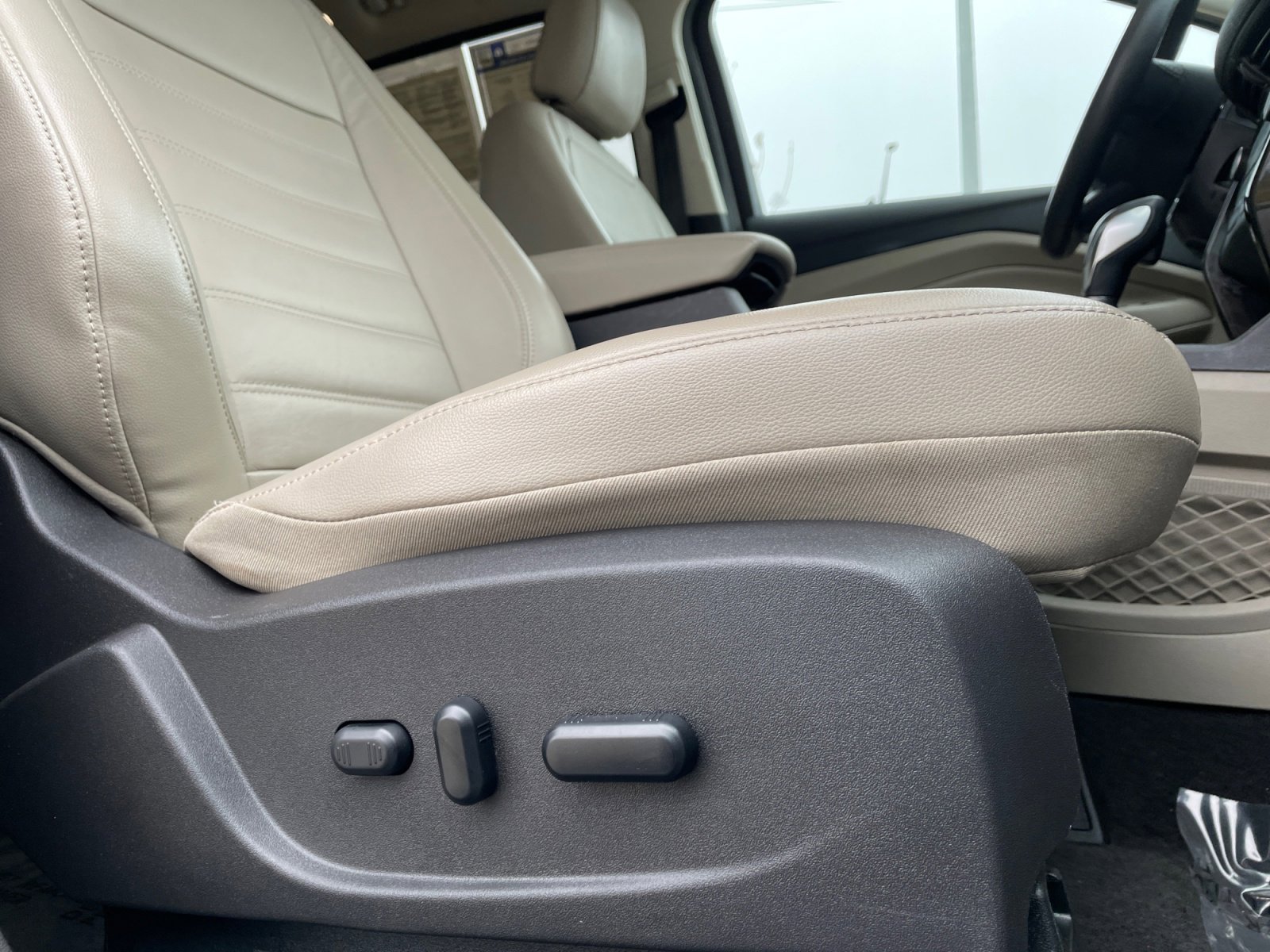 Used 2019 Ford Escape Titanium image 30