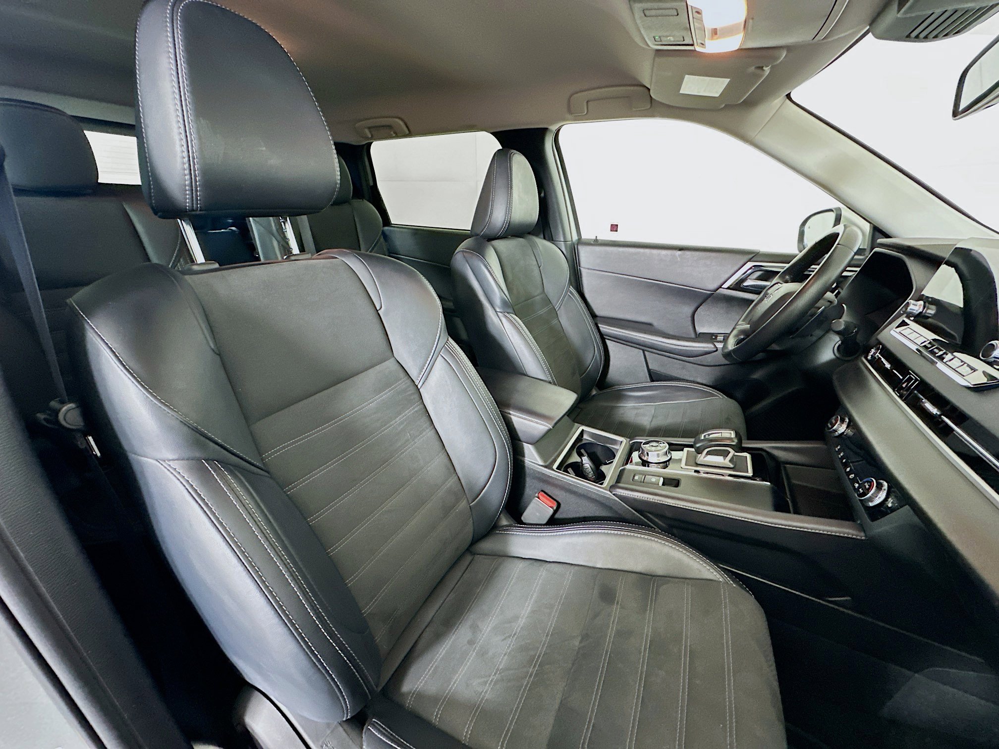 Used 2024 Mitsubishi Outlander SE image 33