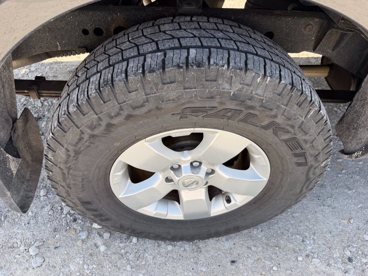 Used 2012 Nissan Frontier SV w/ SV Premium Utility Pkg AWD/4WD image 11