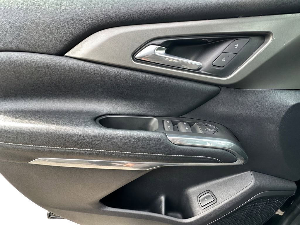 Used 2024 Chevrolet Traverse LT image 11