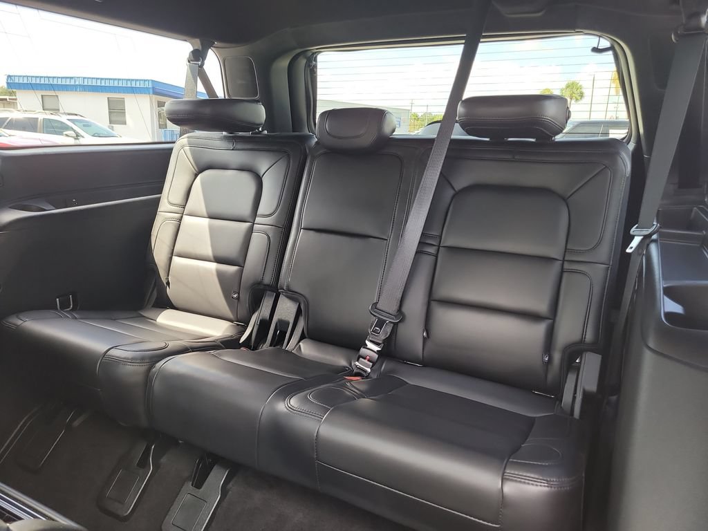 Used 2020 Lincoln Navigator L Reserve w/ Luxury Package RWD image 13