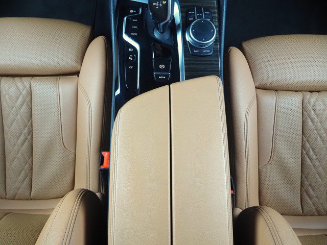 Used 2021 BMW 530e w/ Premium Package w/ Premium Package RWD image 26