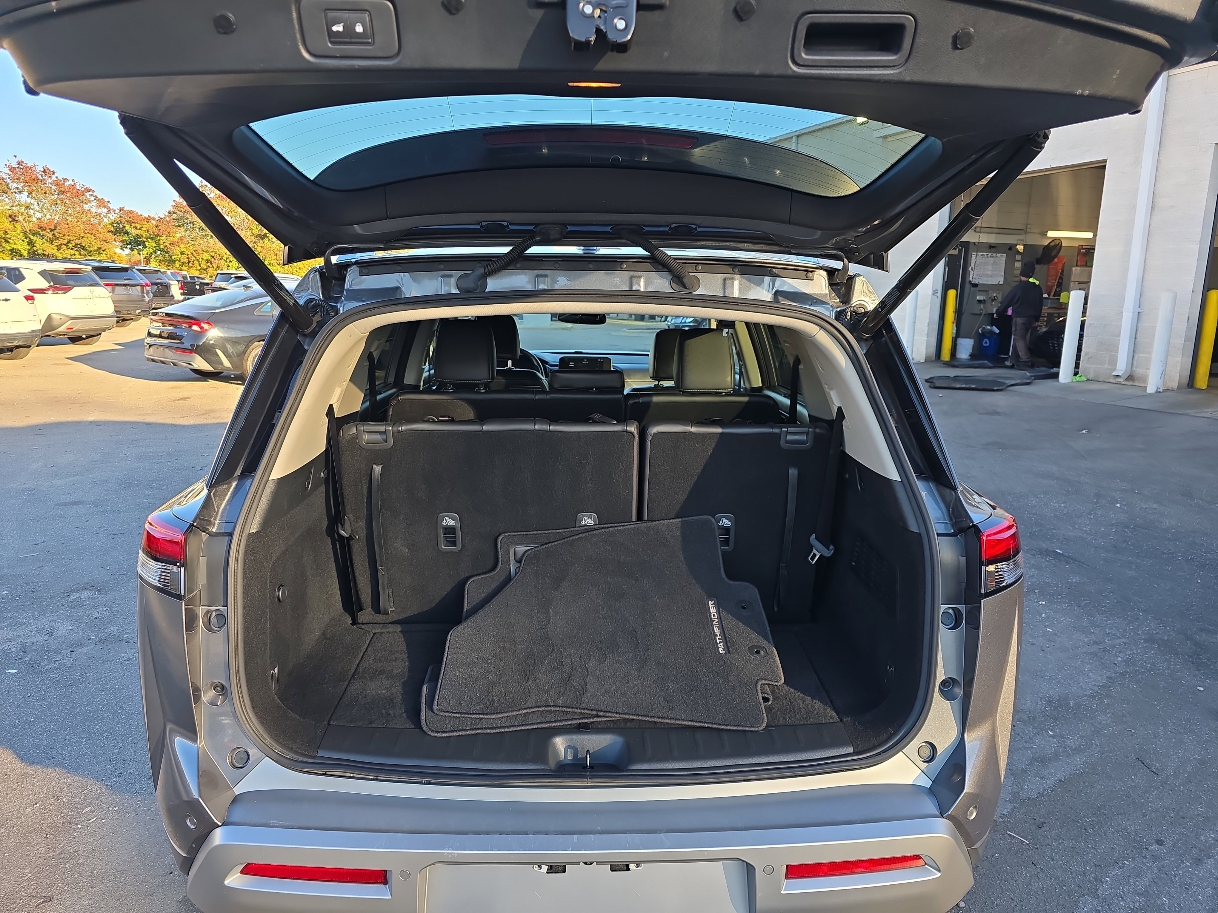 Used 2022 Nissan Pathfinder SL w/ SL Black Package image 13