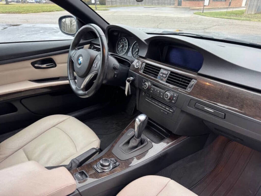 Used 2012 BMW 328i Convertible image 17