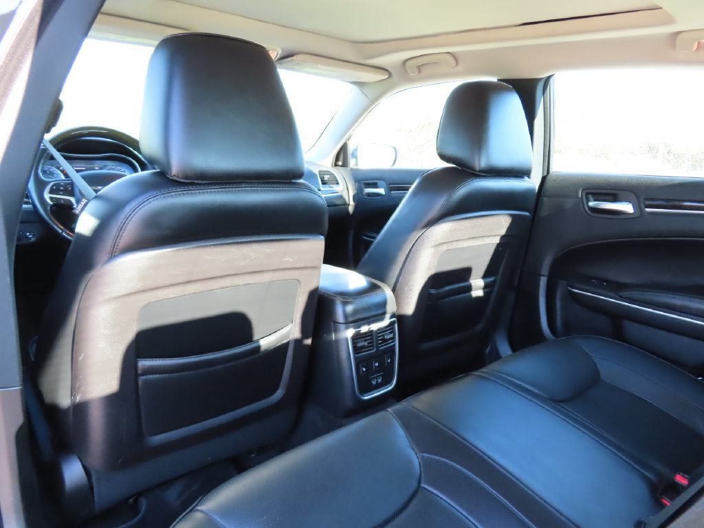 Used 2015 Chrysler 300 C RWD image 22