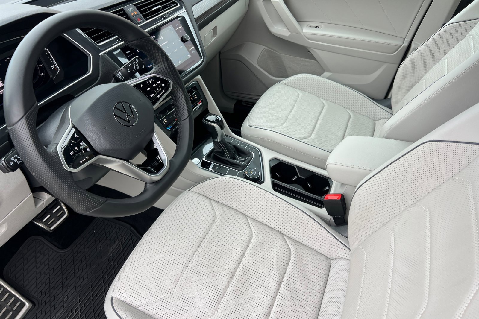 Used 2022 Volkswagen Tiguan SEL R-Line image 10