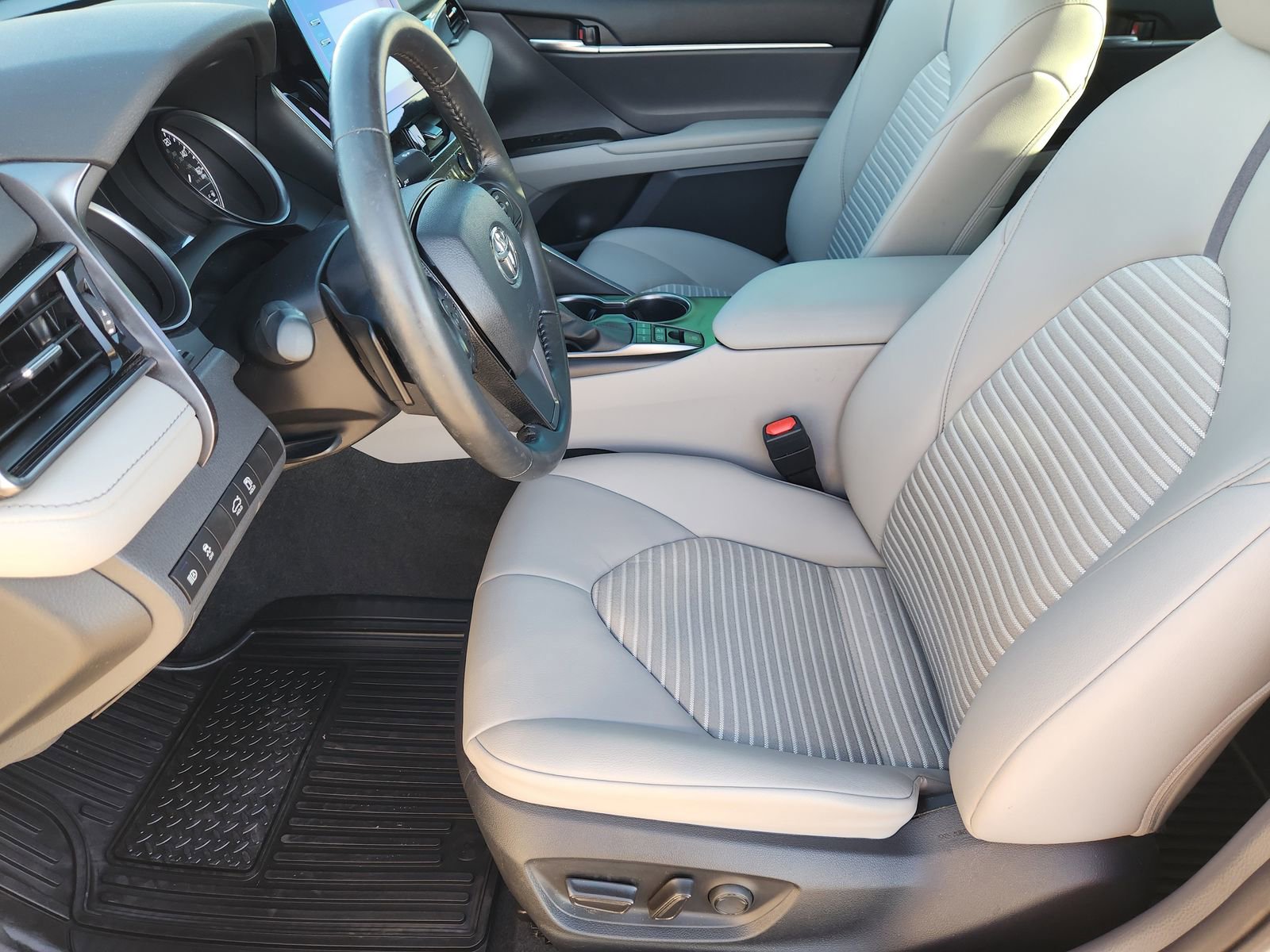 Used 2023 Toyota Camry SE image 16