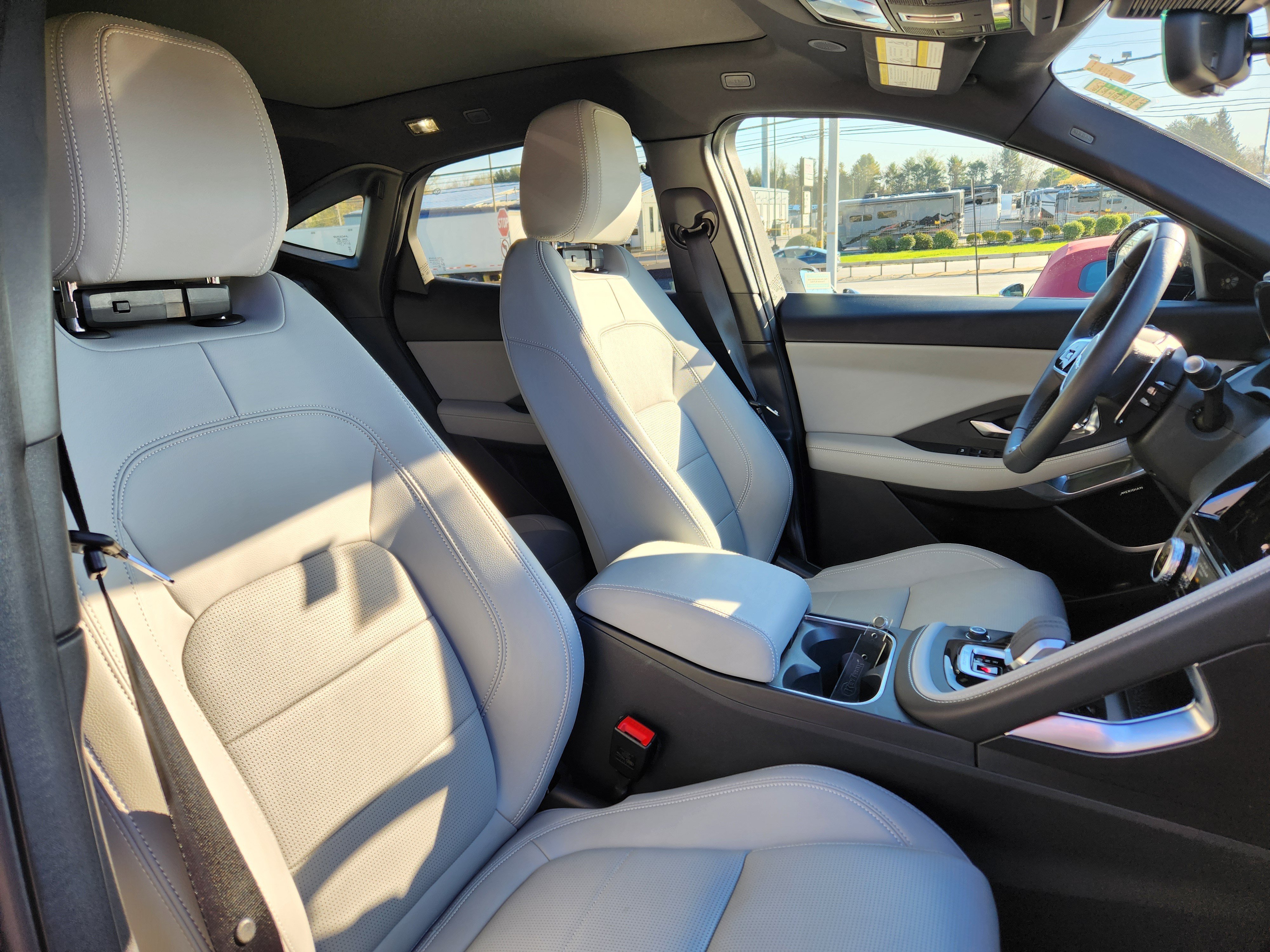 Certified 2024 Jaguar E-PACE R-Dynamic SE AWD/4WD image 16