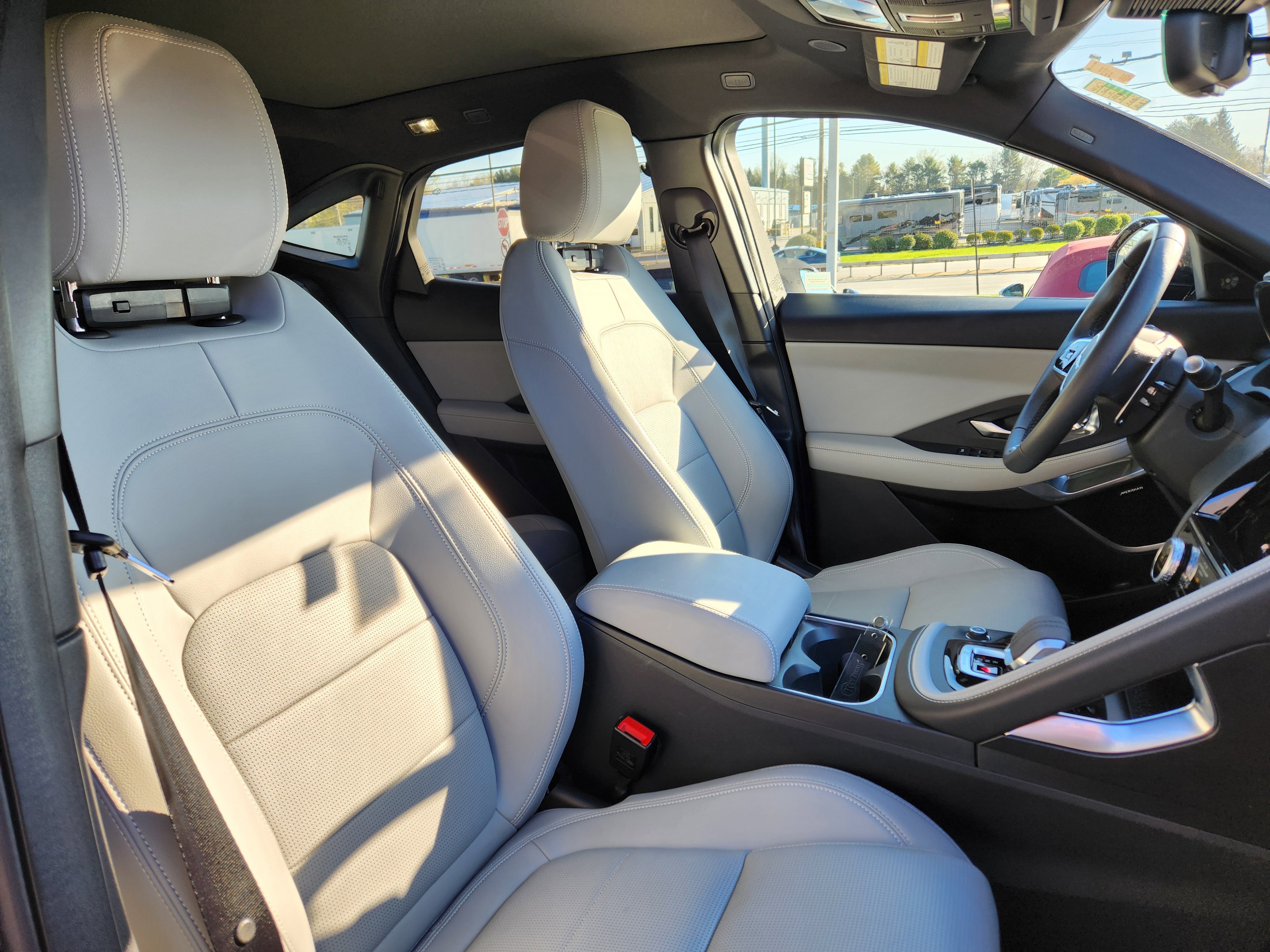 Certified 2024 Jaguar E-PACE R-Dynamic SE image 16