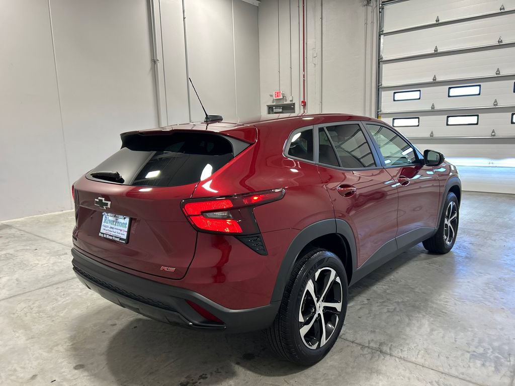 Used 2024 Chevrolet Trax RS w/ Driver Confidence Package image 6