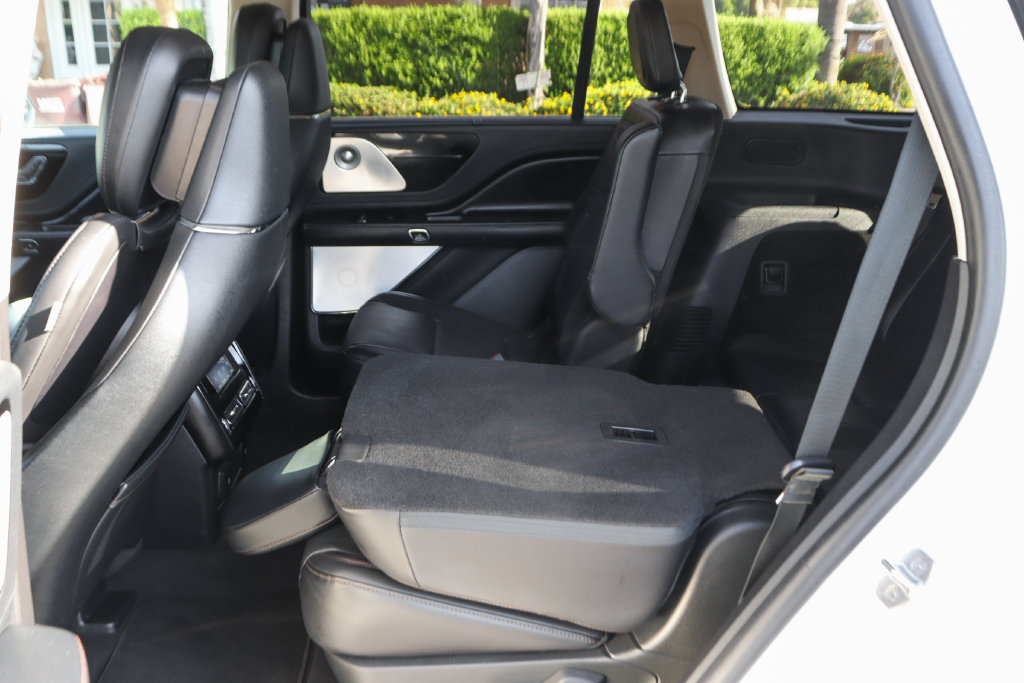 Used 2021 Lincoln Aviator Reserve w/ Equipment Group 201A RWD image 39