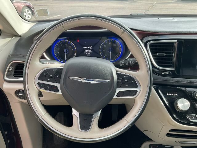 Used 2017 Chrysler Pacifica Limited FWD image 21