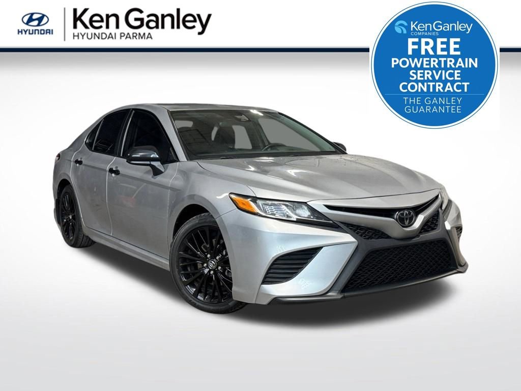 Used 2020 Toyota Camry SE image 1