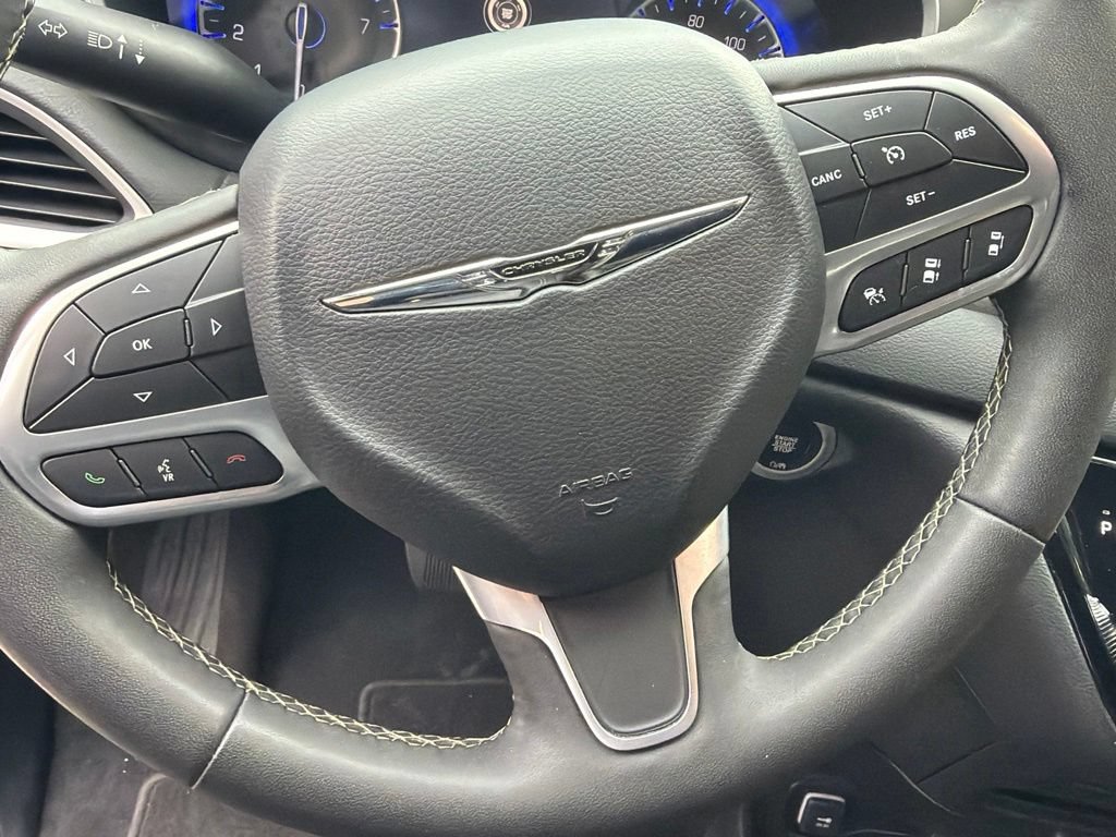 Used 2025 Chrysler Pacifica Select FWD image 19