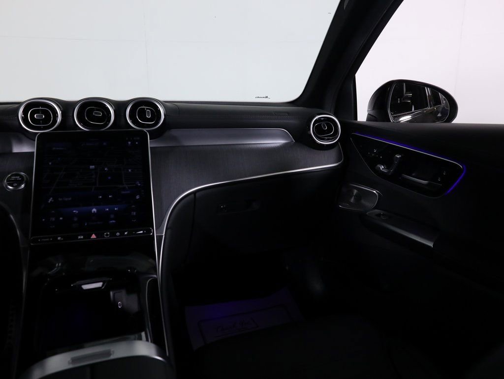 Used 2024 Mercedes-Benz GLC 300 4MATIC image 39