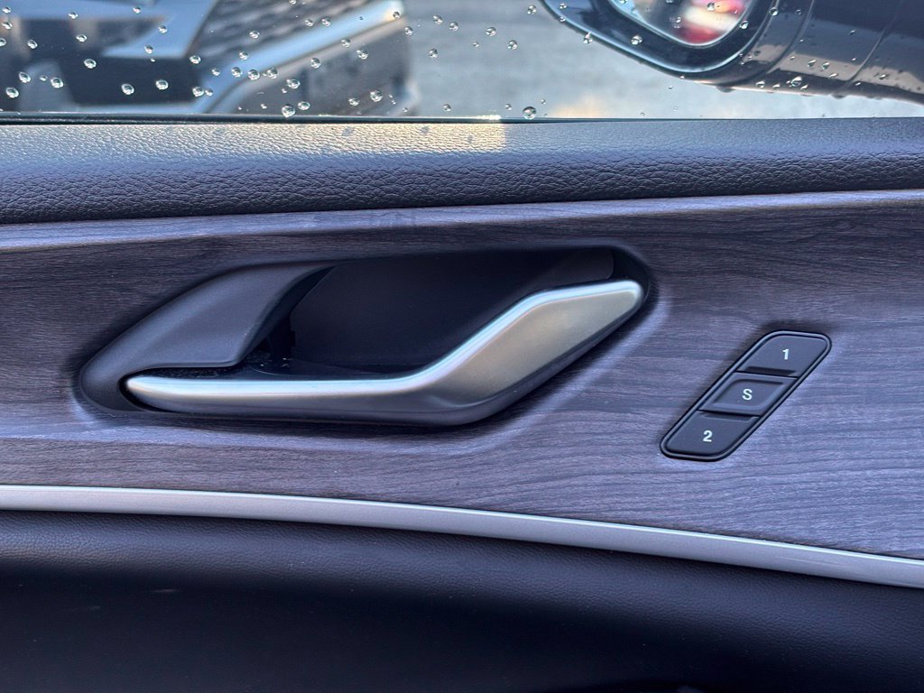 Certified 2023 Jeep Grand Cherokee Limited w/ Luxury Tech Group II AWD/4WD image 9
