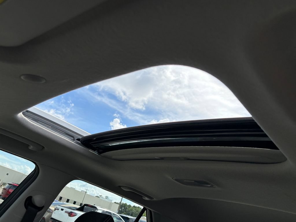 Used 2025 Hyundai Venue SEL FWD image 16