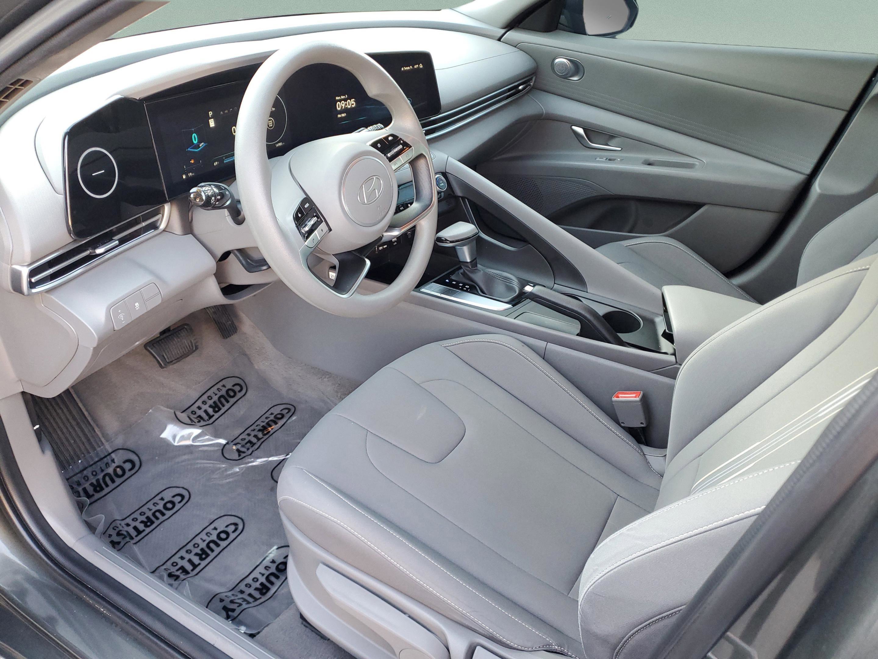 Used 2024 Hyundai Elantra SEL image 14