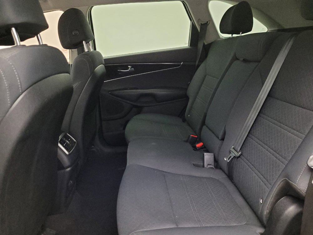 Used 2017 Kia Sorento L FWD image 18