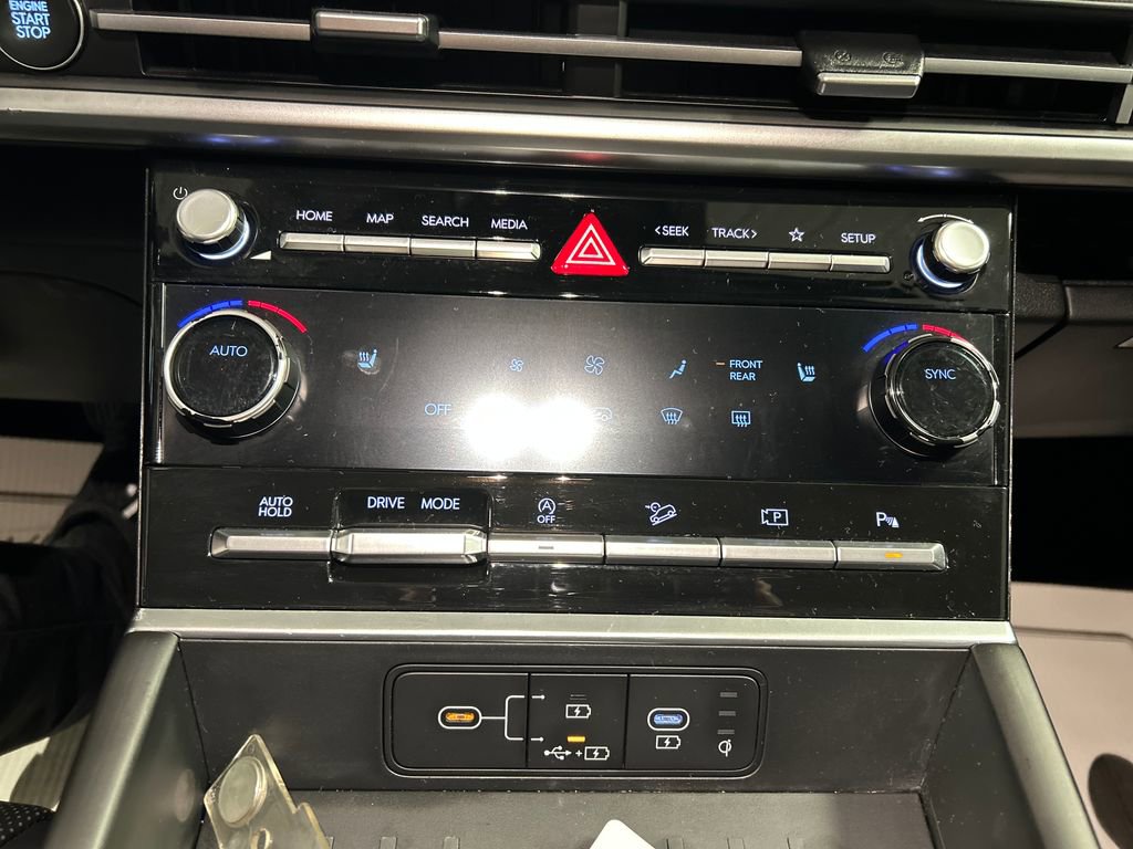 Used 2025 Hyundai Santa Fe SEL image 17