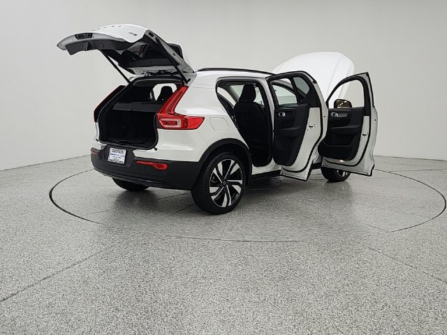 Certified 2025 Volvo XC40 B5 Ultra AWD/4WD image 11
