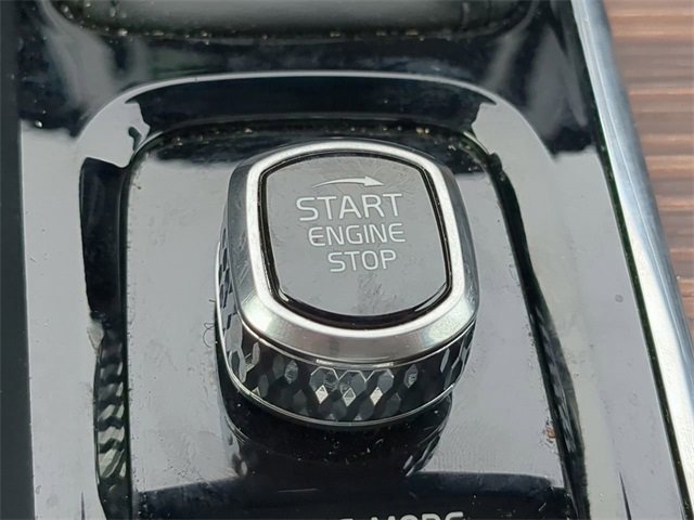 Used 2021 Volvo XC60 T5 Momentum image 29