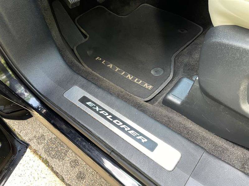 Used 2017 Ford Explorer Platinum AWD/4WD image 32