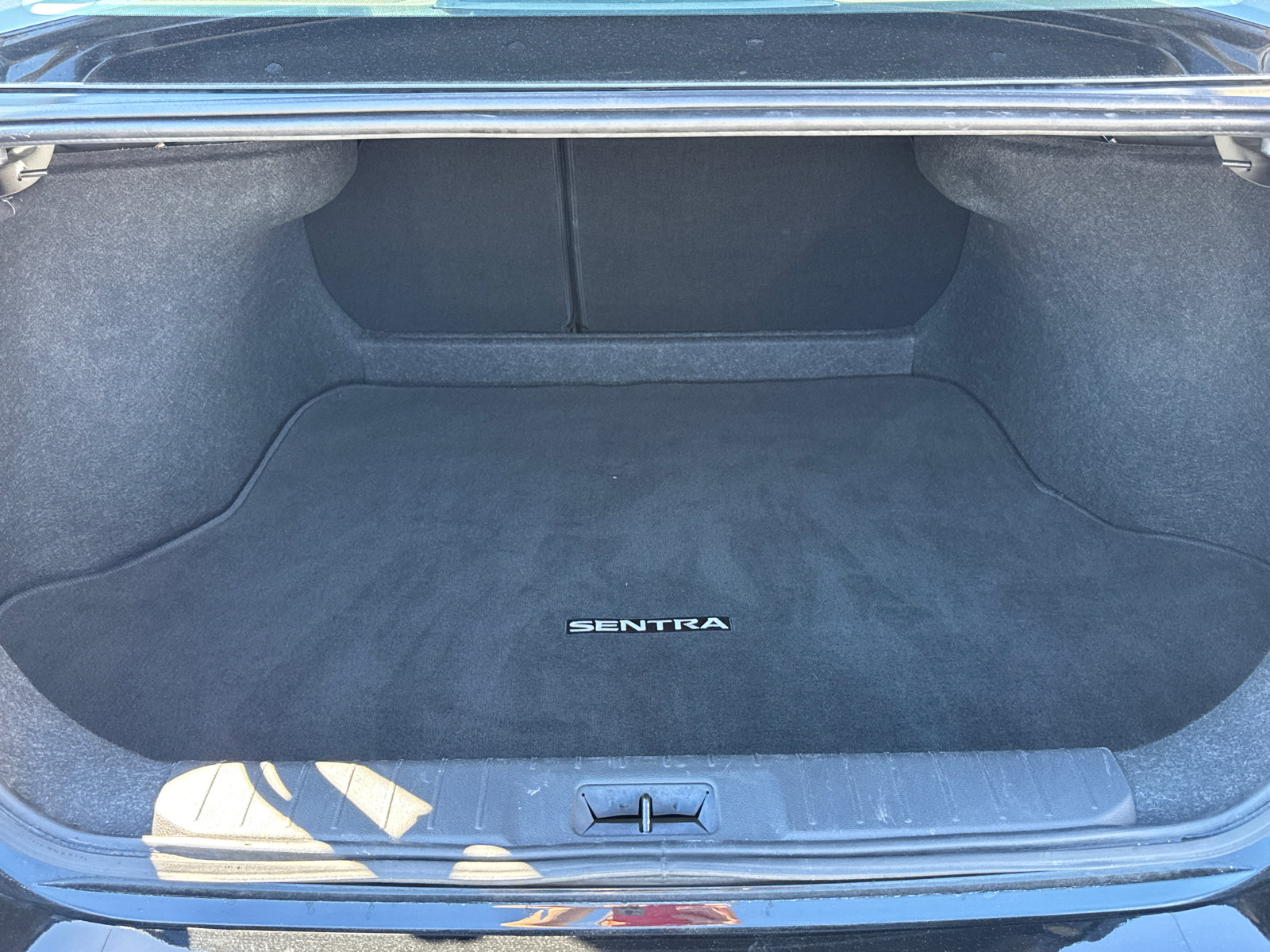 Used 2025 Nissan Sentra SV FWD image 19