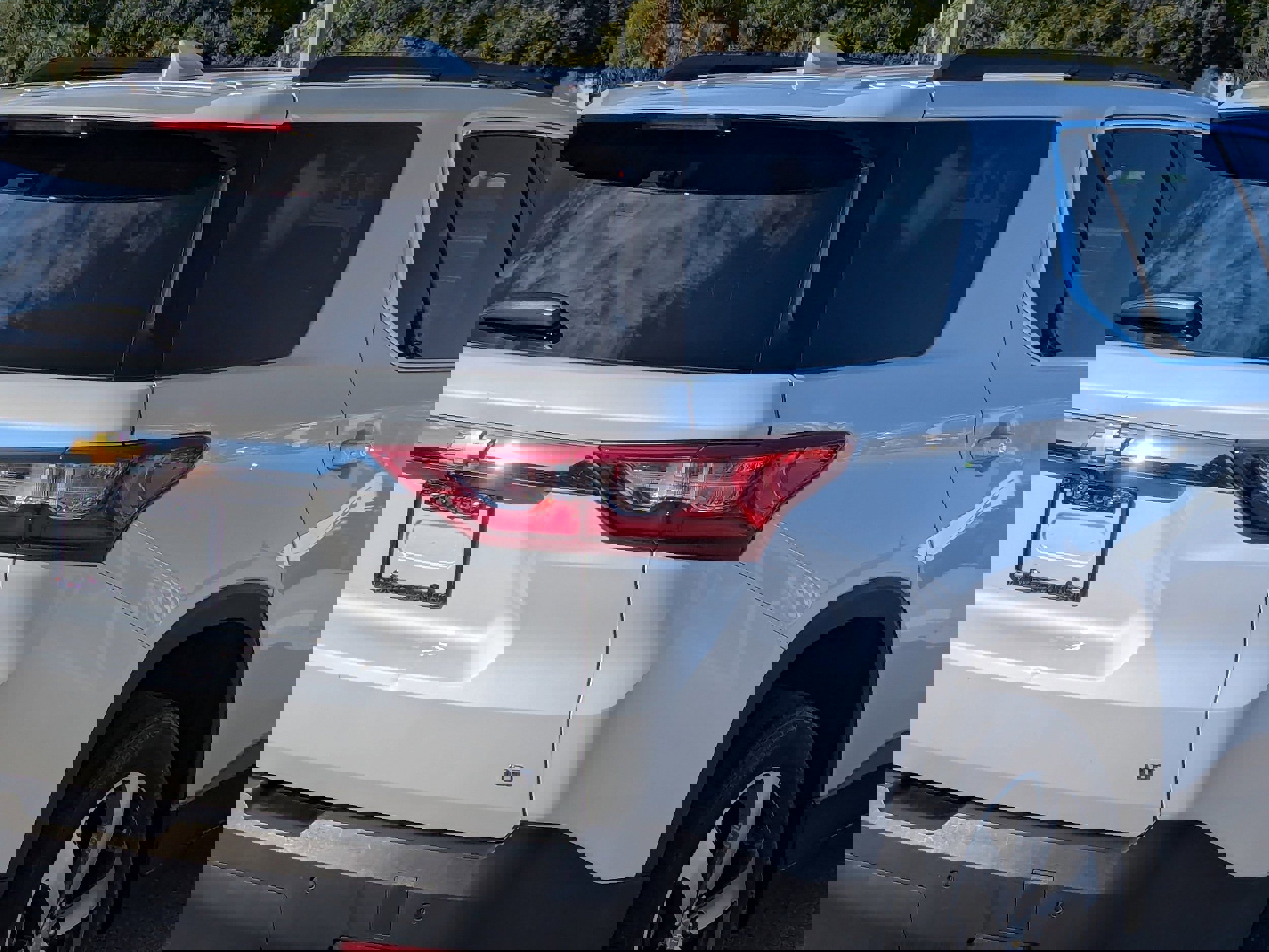 Used 2020 Chevrolet Traverse LT w/ LT Premium Package image 7