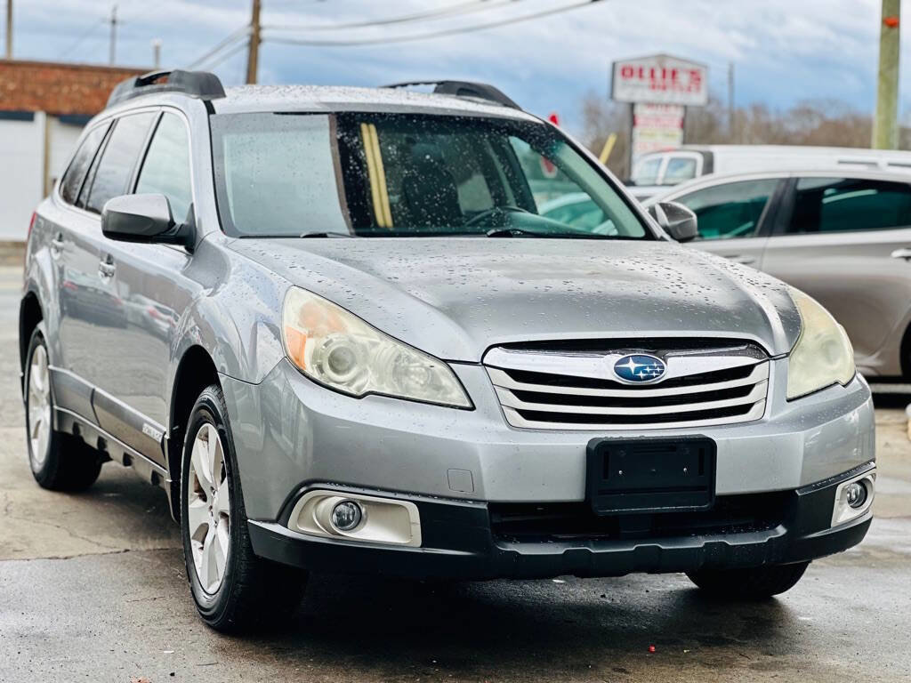 Used 2011 Subaru Outback 2.5i Limited w/ PWR Moonroof Pkg image 4
