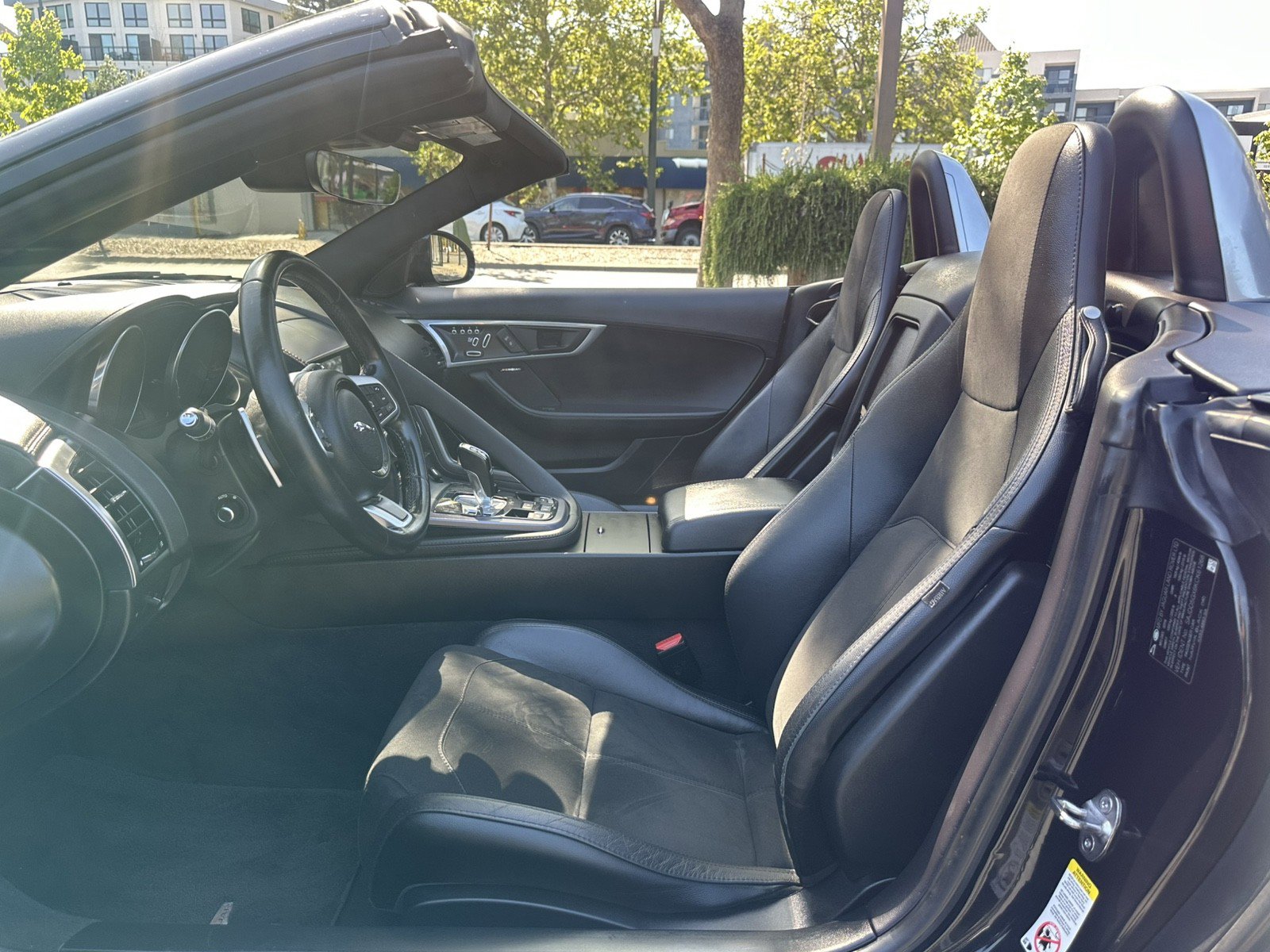 Used 2019 Jaguar F-TYPE Convertible image 16