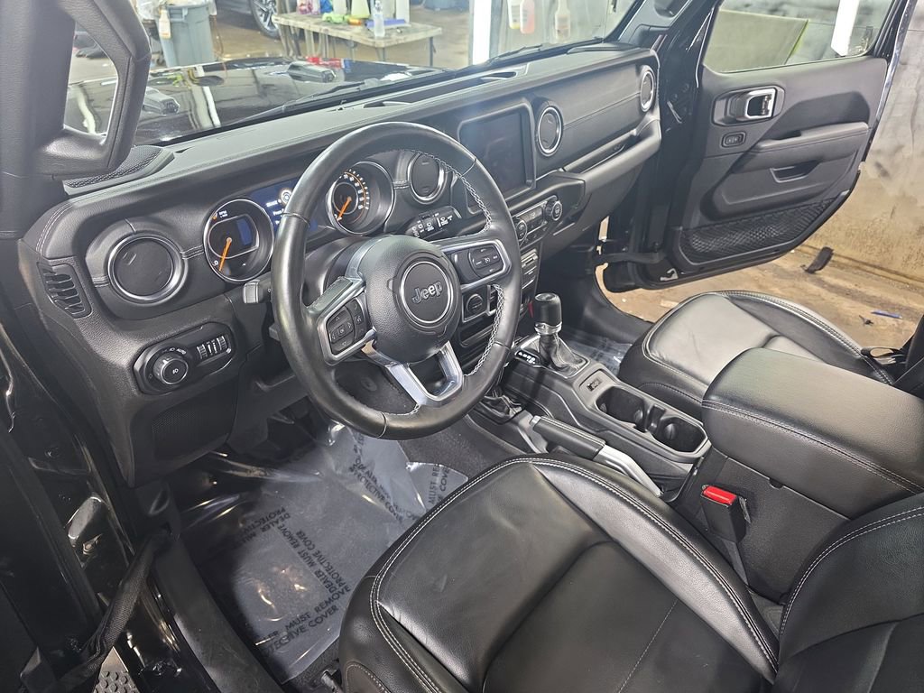 Used 2021 Jeep Wrangler Unlimited Sahara AWD/4WD image 15