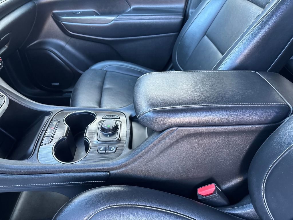 Used 2023 GMC Acadia SLT image 21