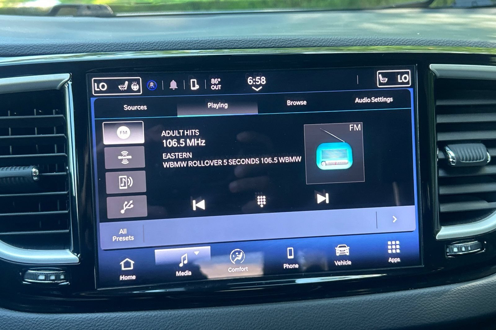 Used 2024 Chrysler Pacifica Touring-L FWD image 18