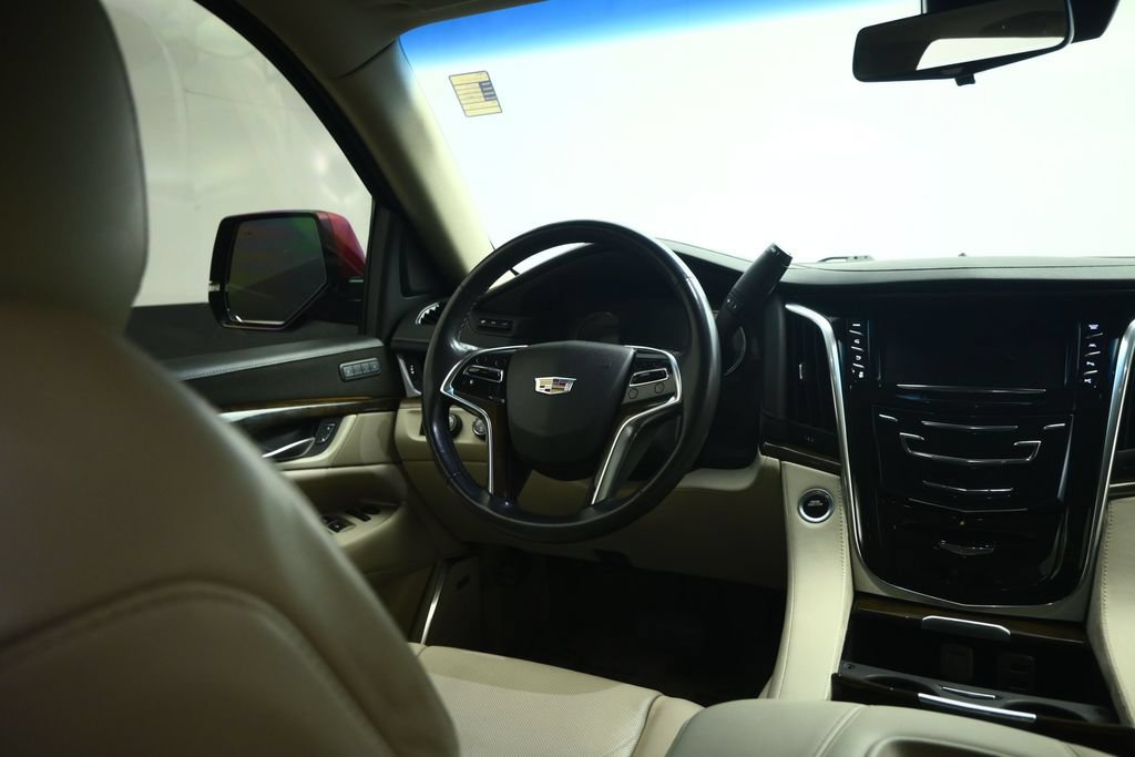 Used 2019 Cadillac Escalade Luxury w/ LPO, Radiant Package AWD/4WD image 38