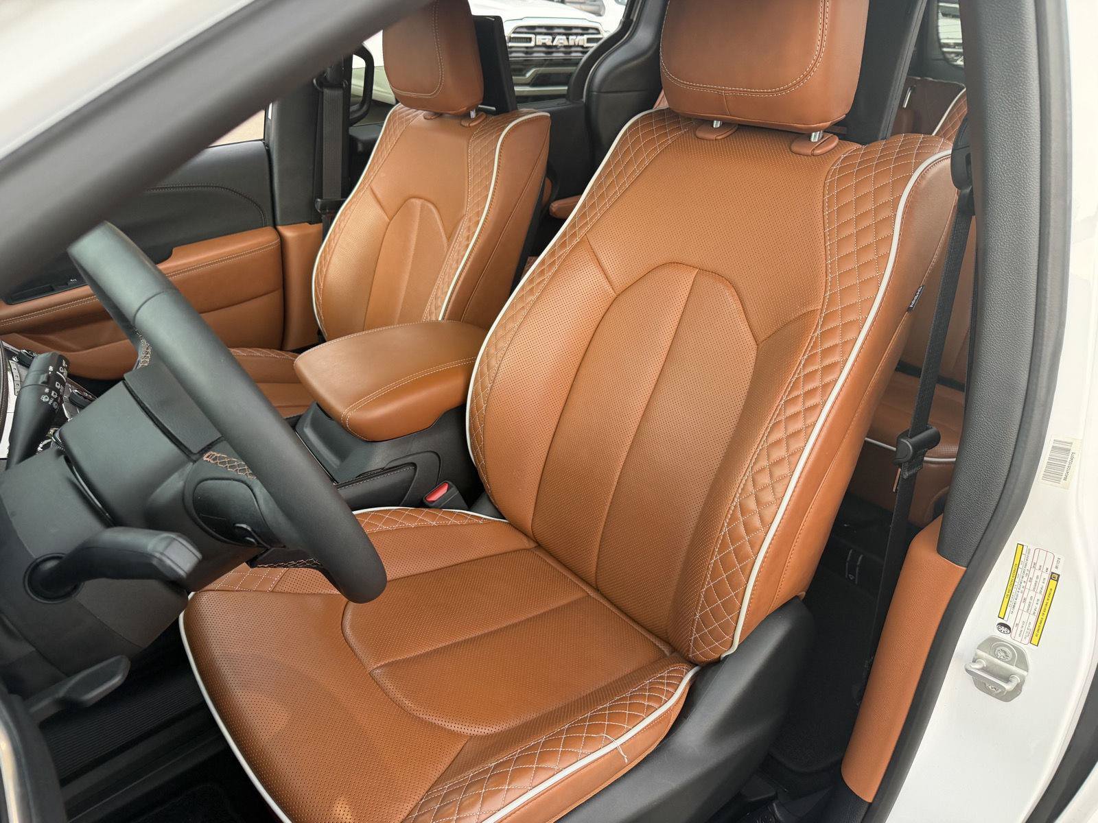 Certified 2024 Chrysler Pacifica Pinnacle AWD/4WD image 17