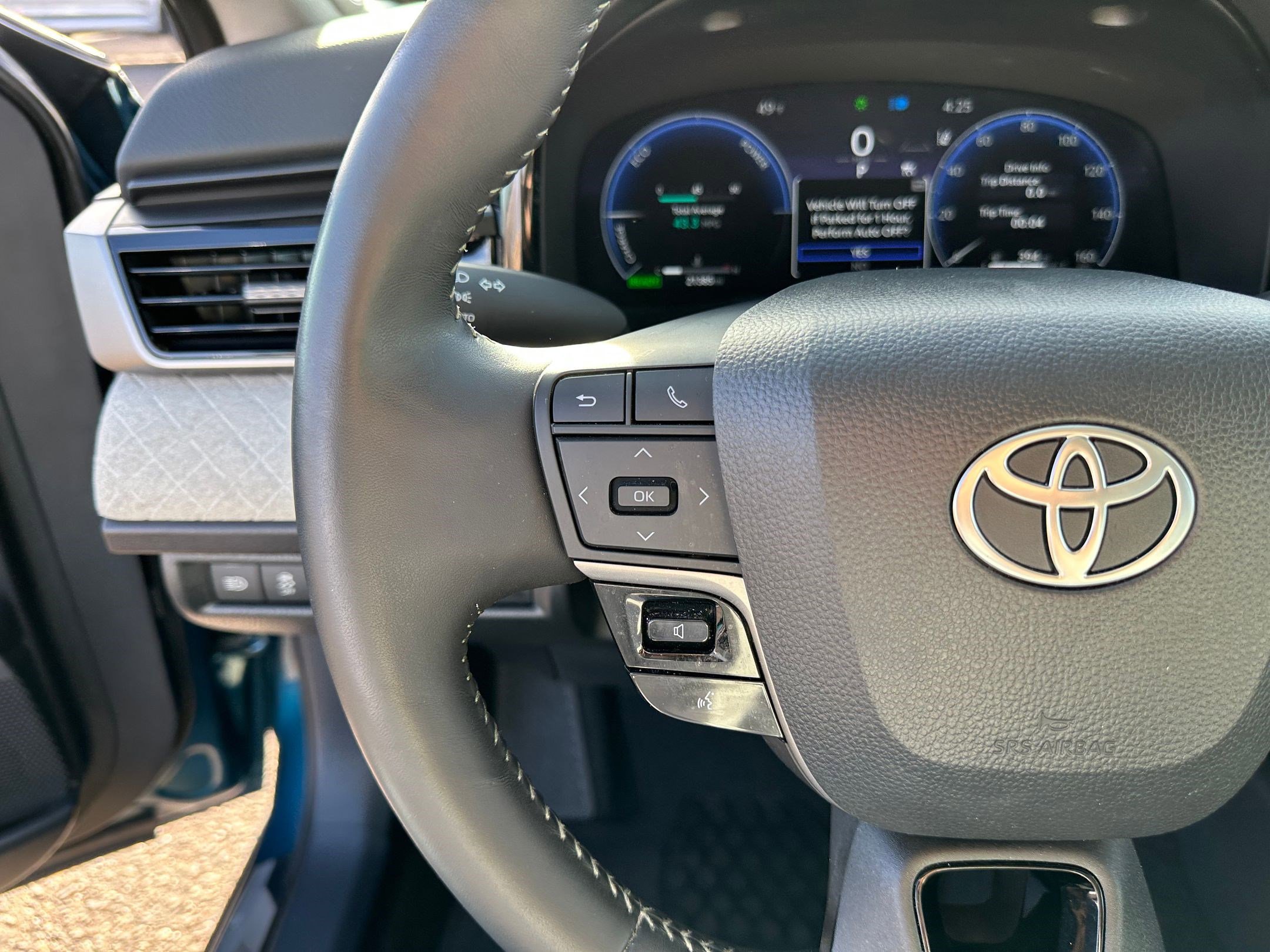 Used 2025 Toyota Camry XLE w/ Premium Package image 15