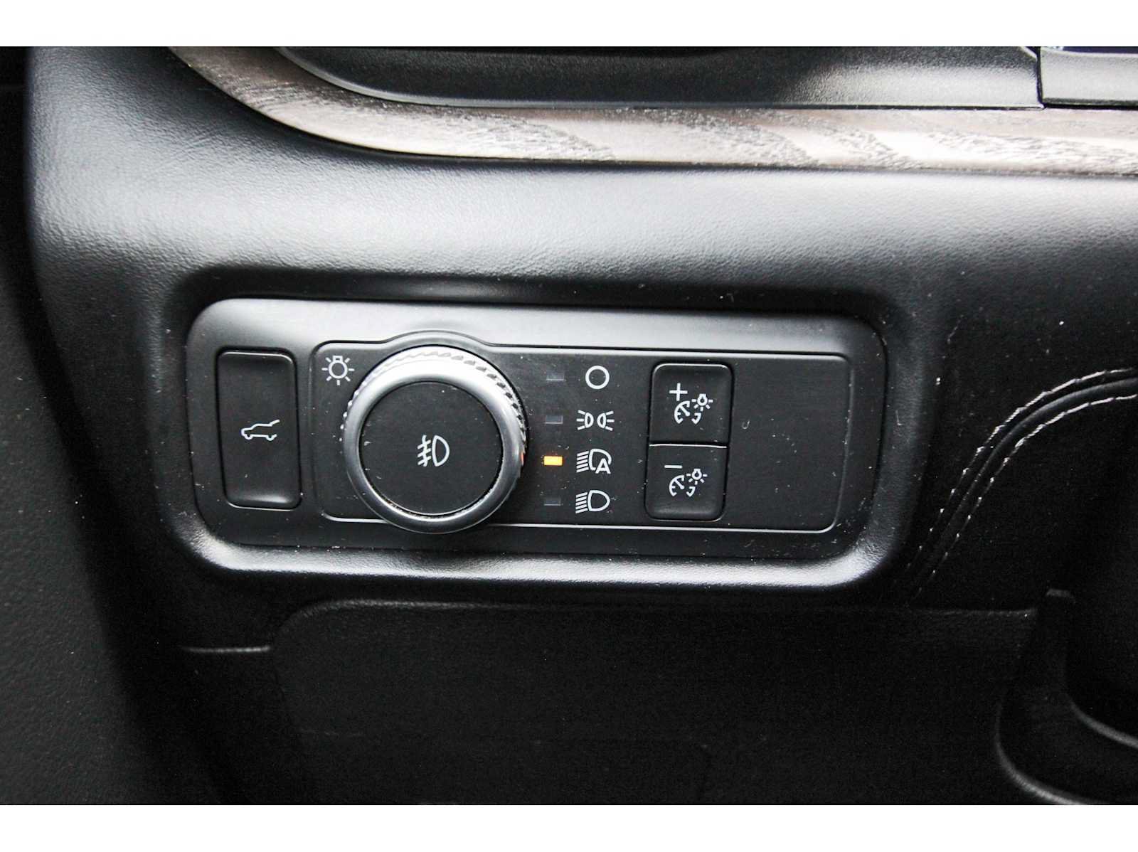 Used 2021 Ford Explorer Platinum w/ Equipment Group 601A AWD/4WD image 21