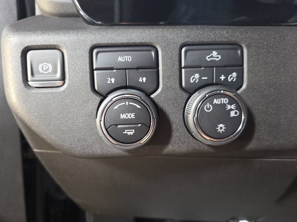 Used 2024 Chevrolet Silverado 1500 LT AWD/4WD image 25
