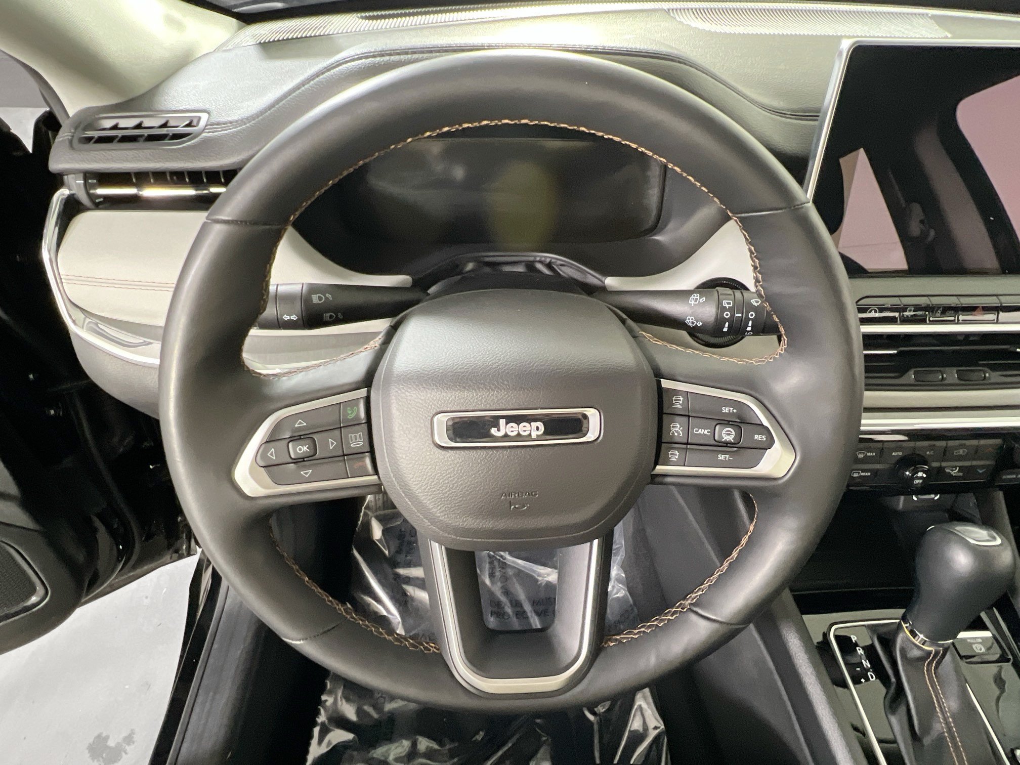 Used 2022 Jeep Compass Limited w/ Elite Group AWD/4WD image 11