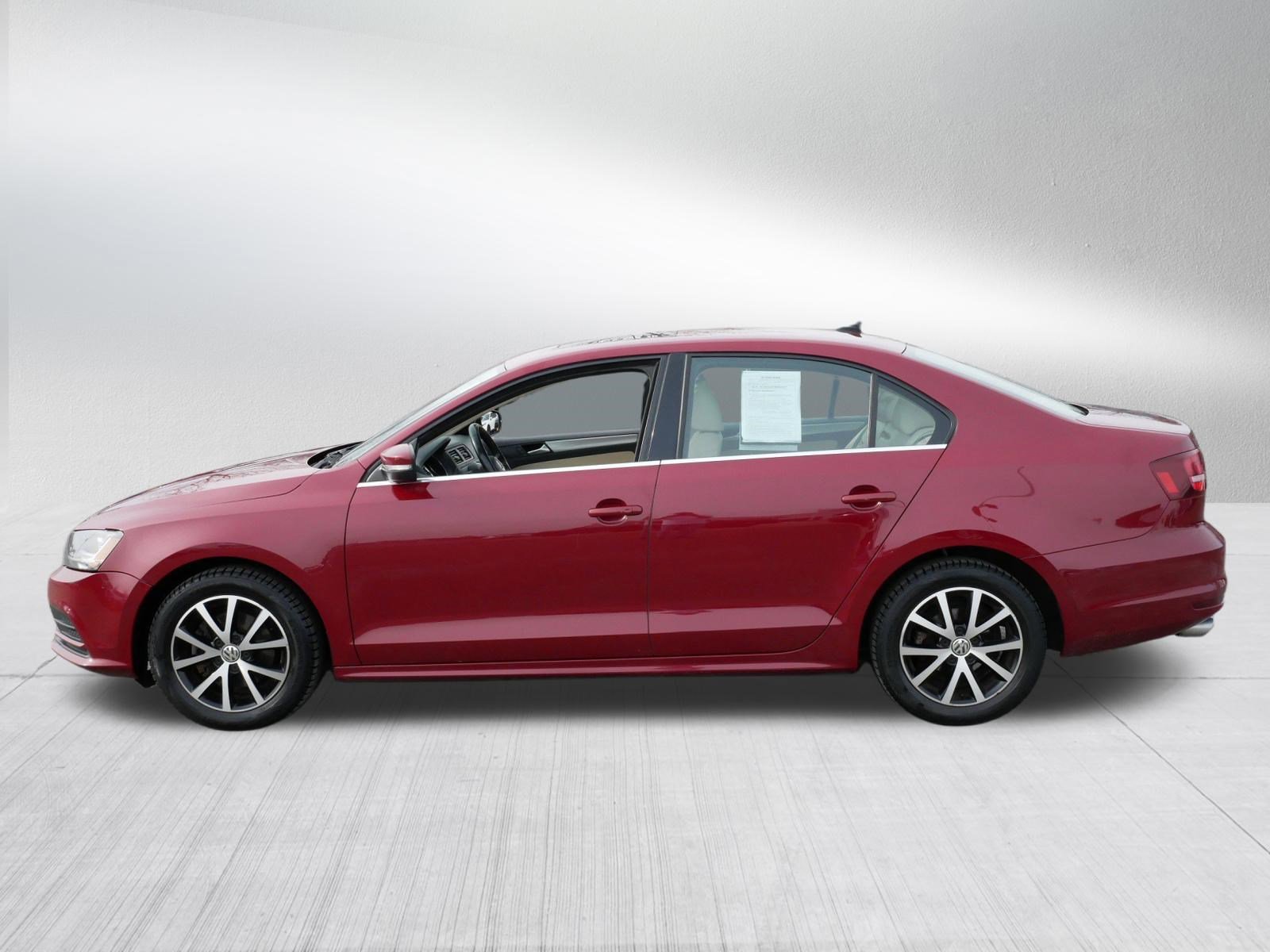 Used 2017 Volkswagen Jetta SE image 4
