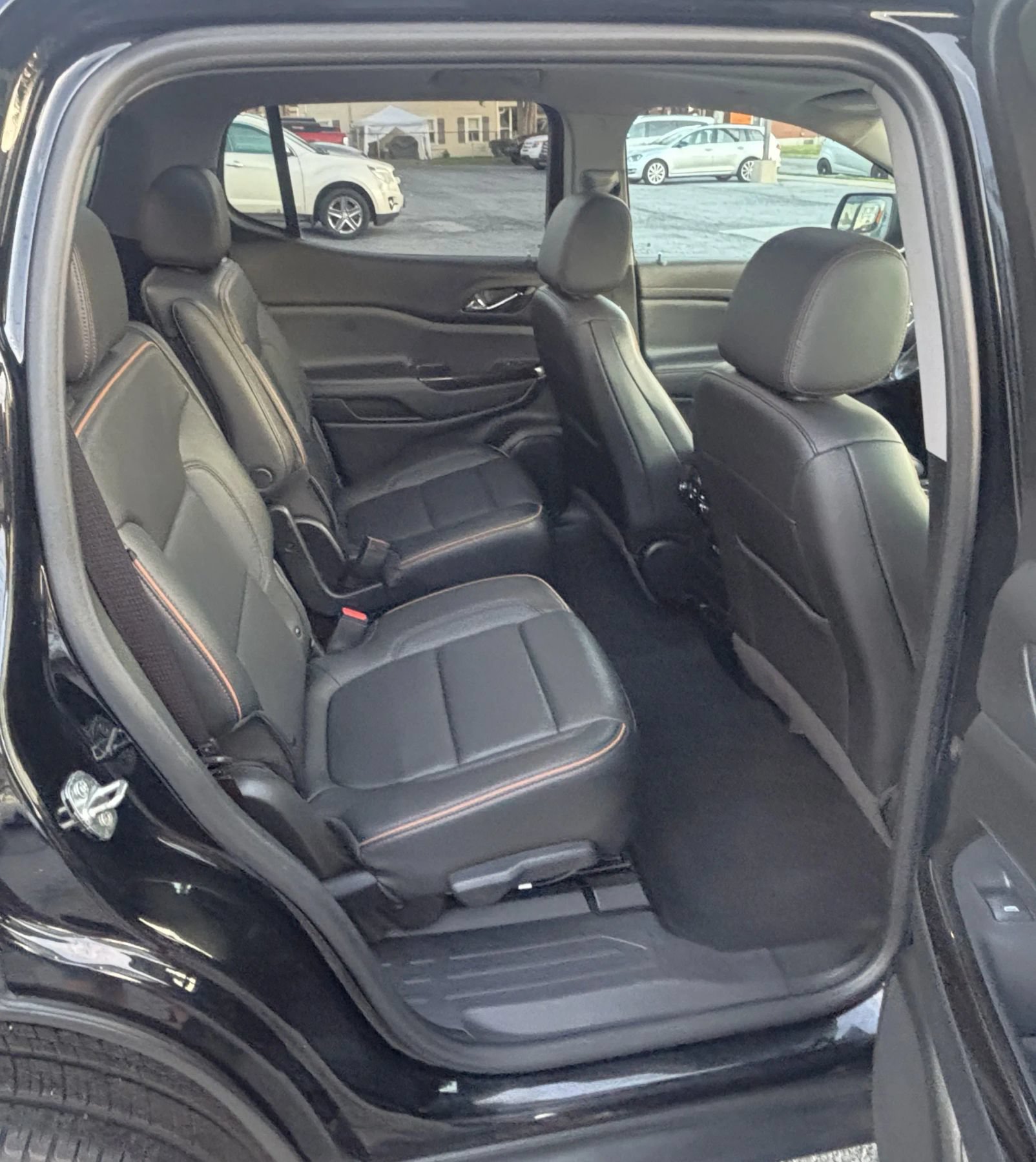 Used 2021 GMC Acadia AT4 w/ Technology Package AWD/4WD image 9