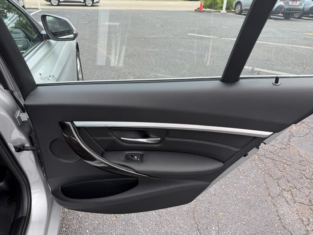 Used 2018 BMW 330i xDrive Sedan w/ Convenience Package AWD/4WD image 25